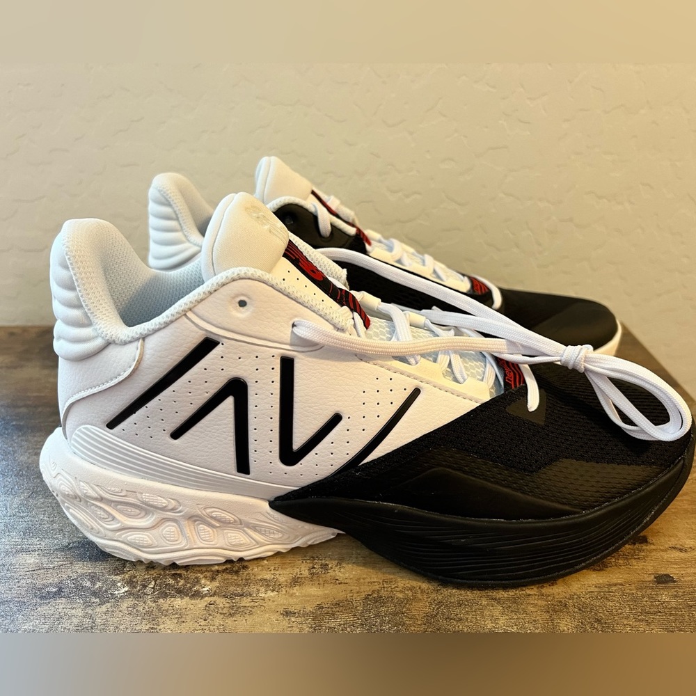 Mens New Balance Basketball Shoes Two WXY V4 Size 11 NWT
